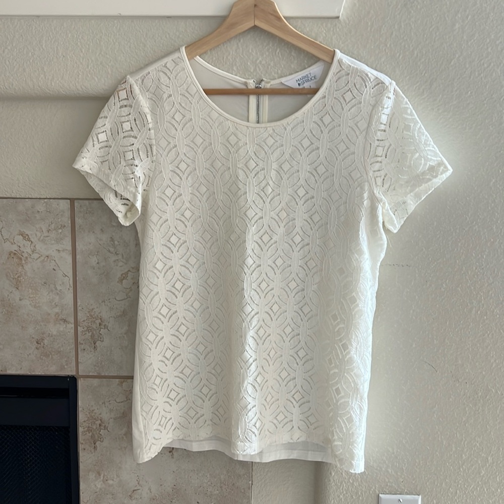 Market & Spruce Textured White Tee, Size S - Good Condition (minimally worn)